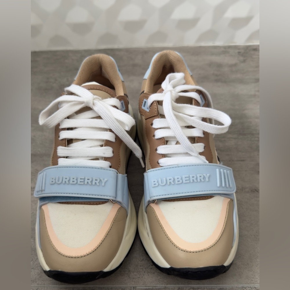 Burberry Women's Ramsey Story Low Top Sneakers Size 7 (37) - Picture 8 of 17